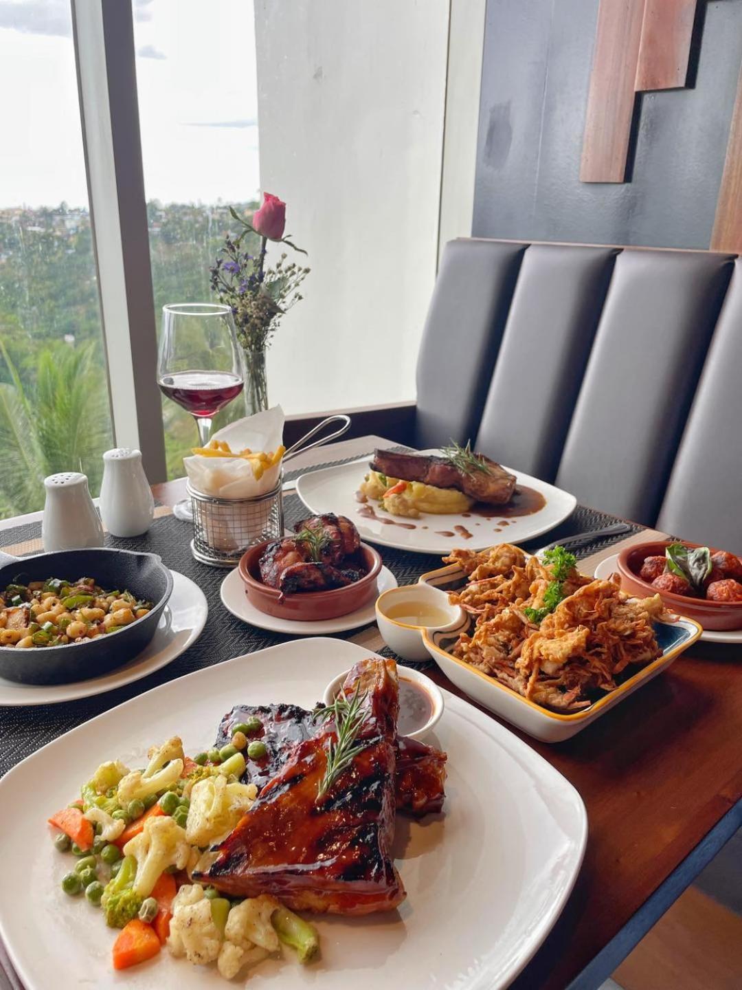 Hayat Sky Towers Hotel Cebu ภายนอก รูปภาพ