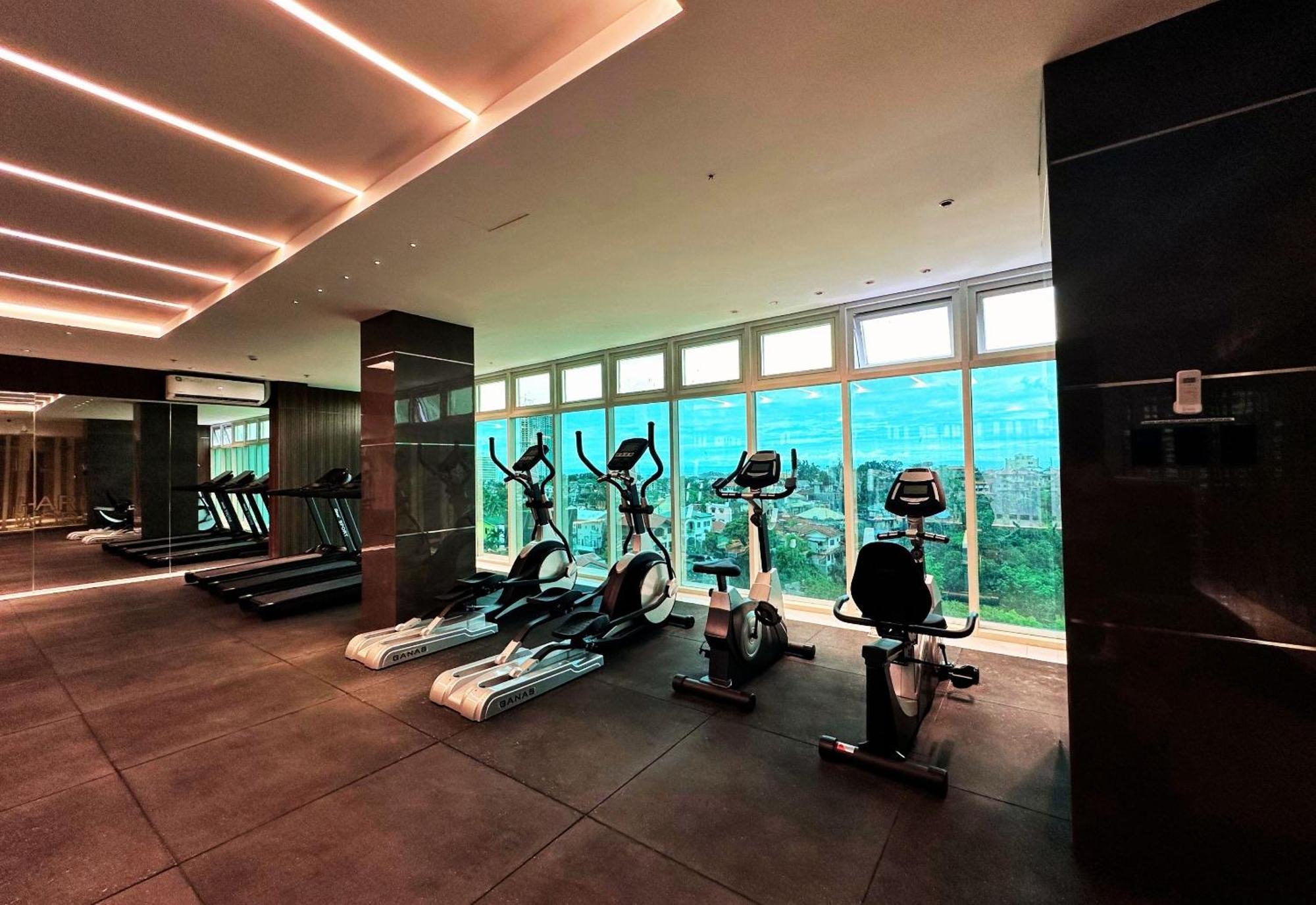Hayat Sky Towers Hotel Cebu ภายนอก รูปภาพ