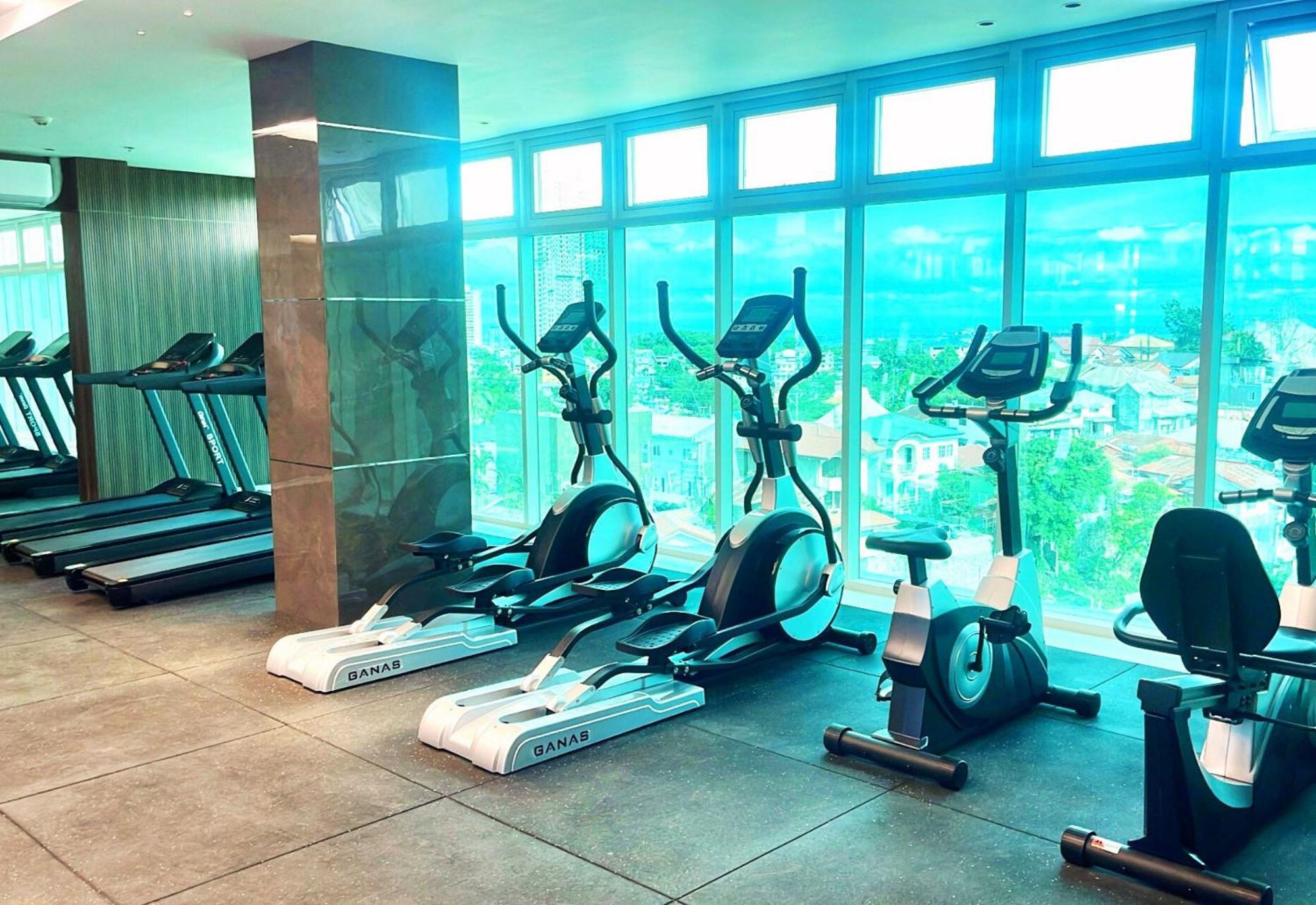 Hayat Sky Towers Hotel Cebu ภายนอก รูปภาพ